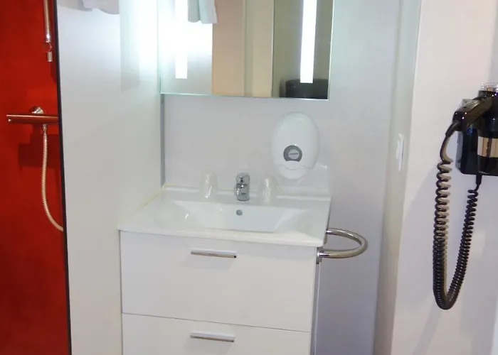 Bon Pasteur 2* أنجير